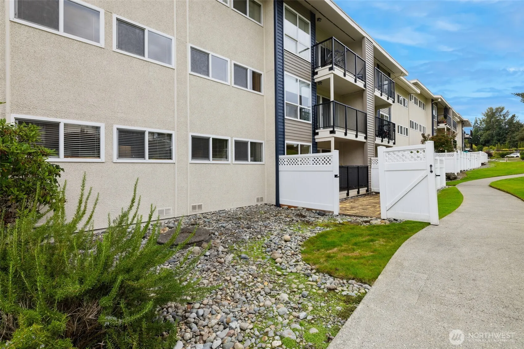 12700 NE 8th Street #E102, Bellevue, WA 98005