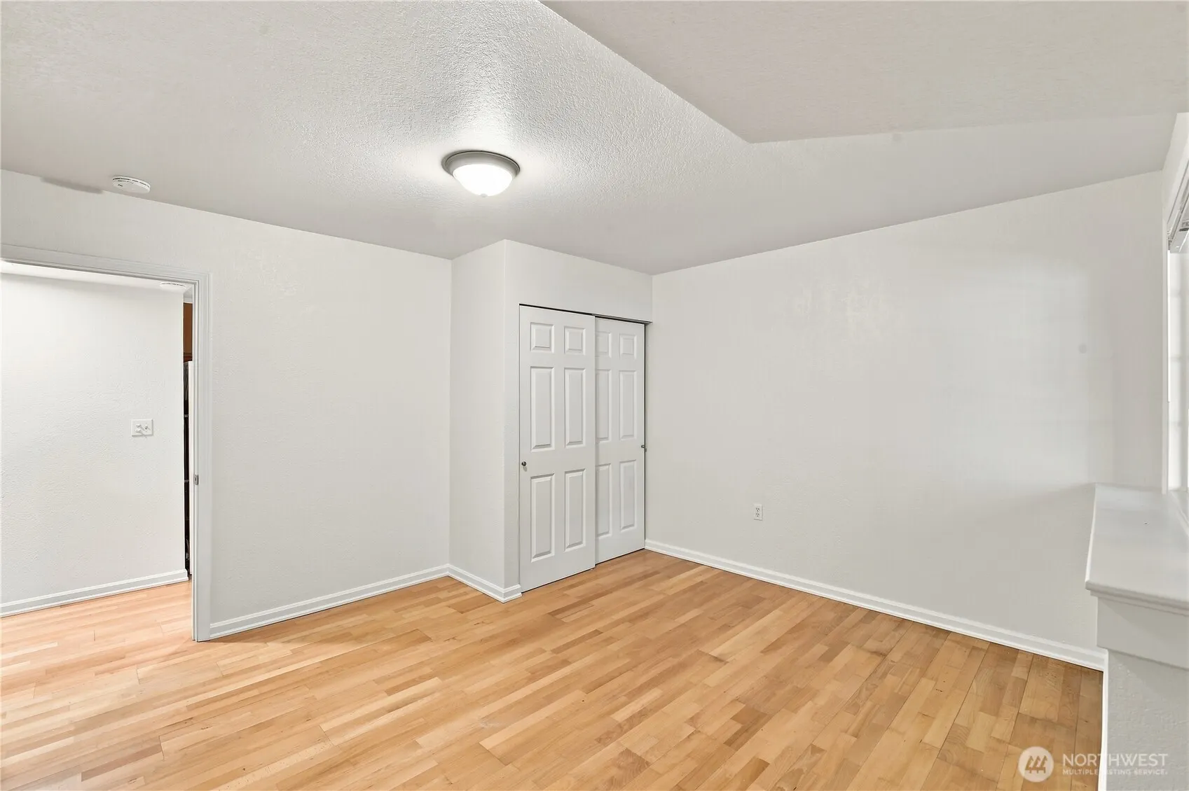 1218 209th Avenue NE #B, Sammamish, WA 98074