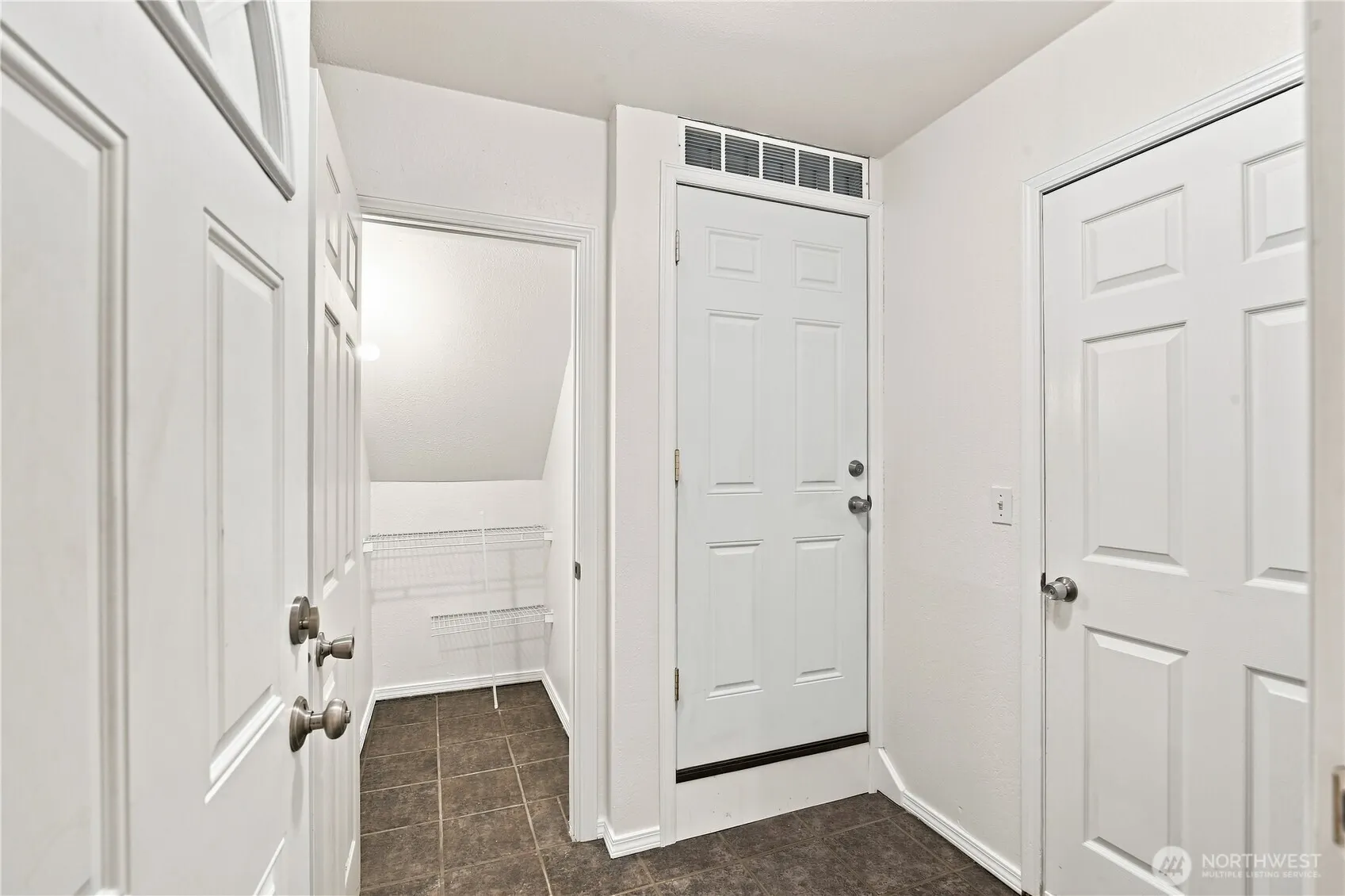 1218 209th Avenue NE #B, Sammamish, WA 98074