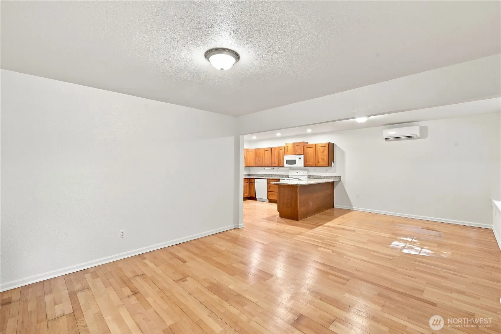 1218 209th Avenue NE #B, Sammamish, WA 98074