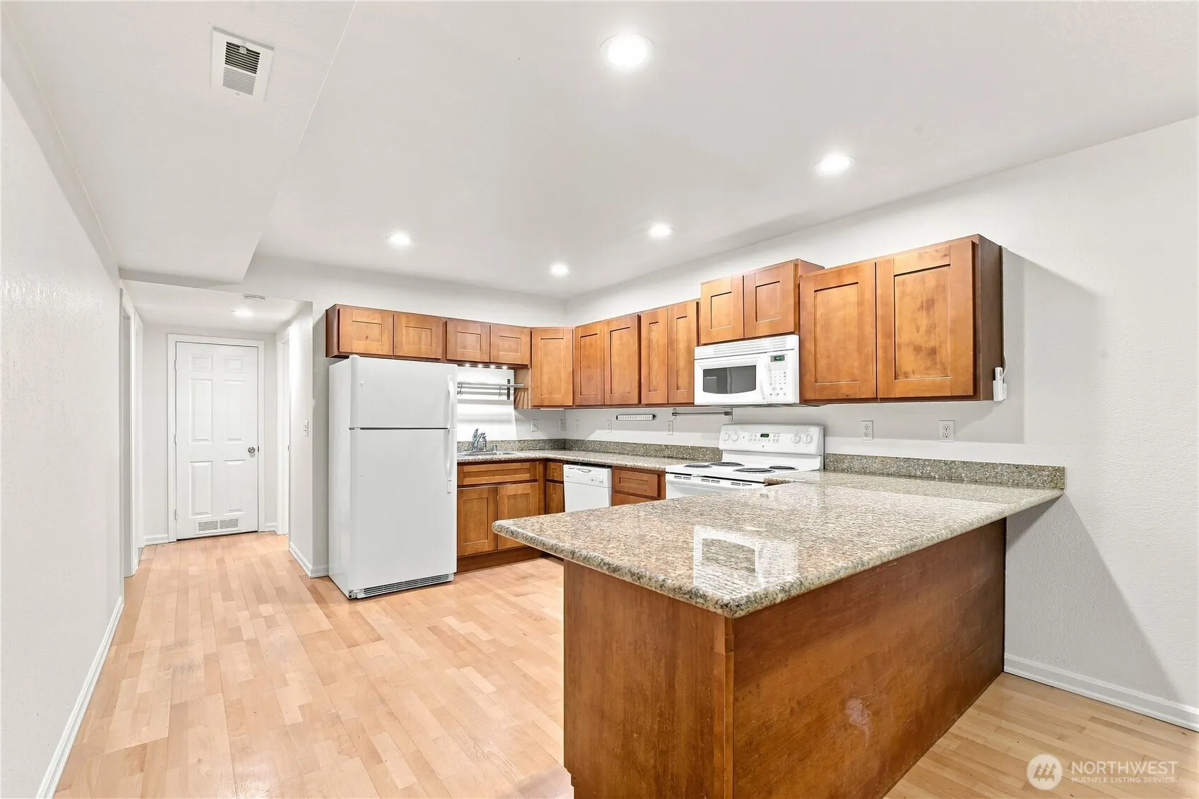 1218 209th Avenue NE #B, Sammamish, WA 98074