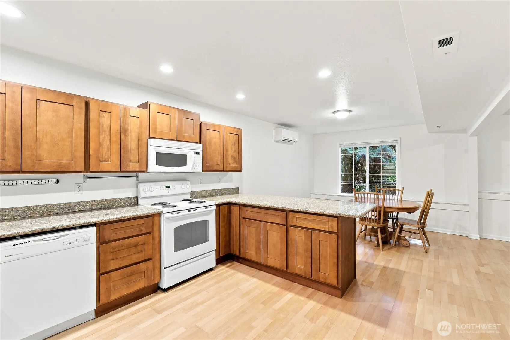 1218 209th Avenue NE #B, Sammamish, WA 98074