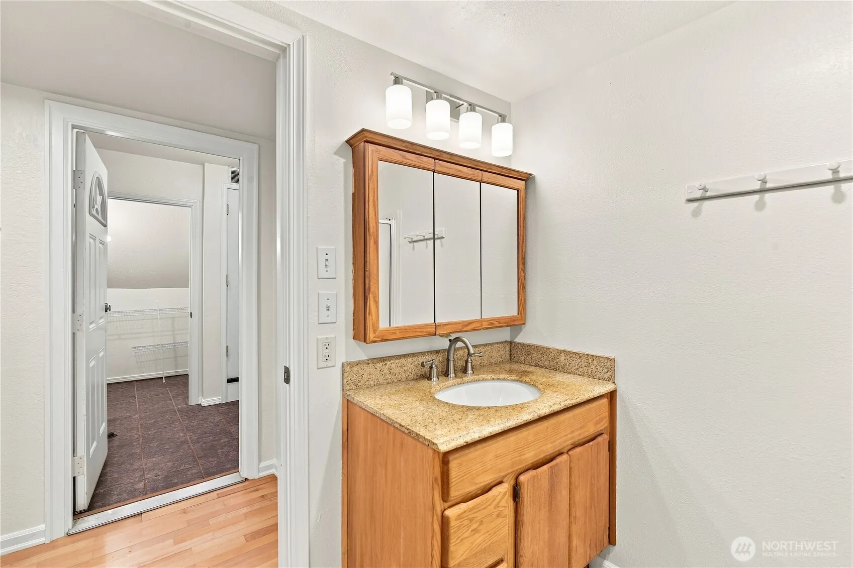 1218 209th Avenue NE #B, Sammamish, WA 98074