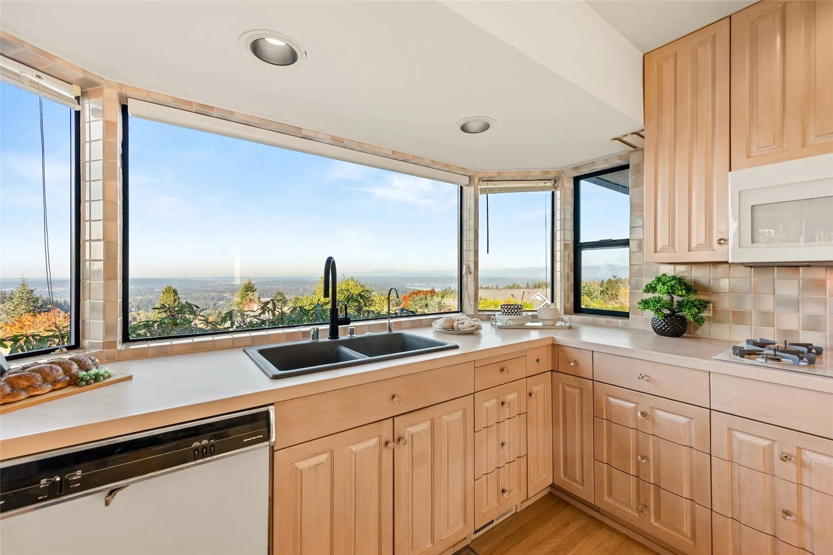 14548 SE 51st Street , Bellevue, WA 98006