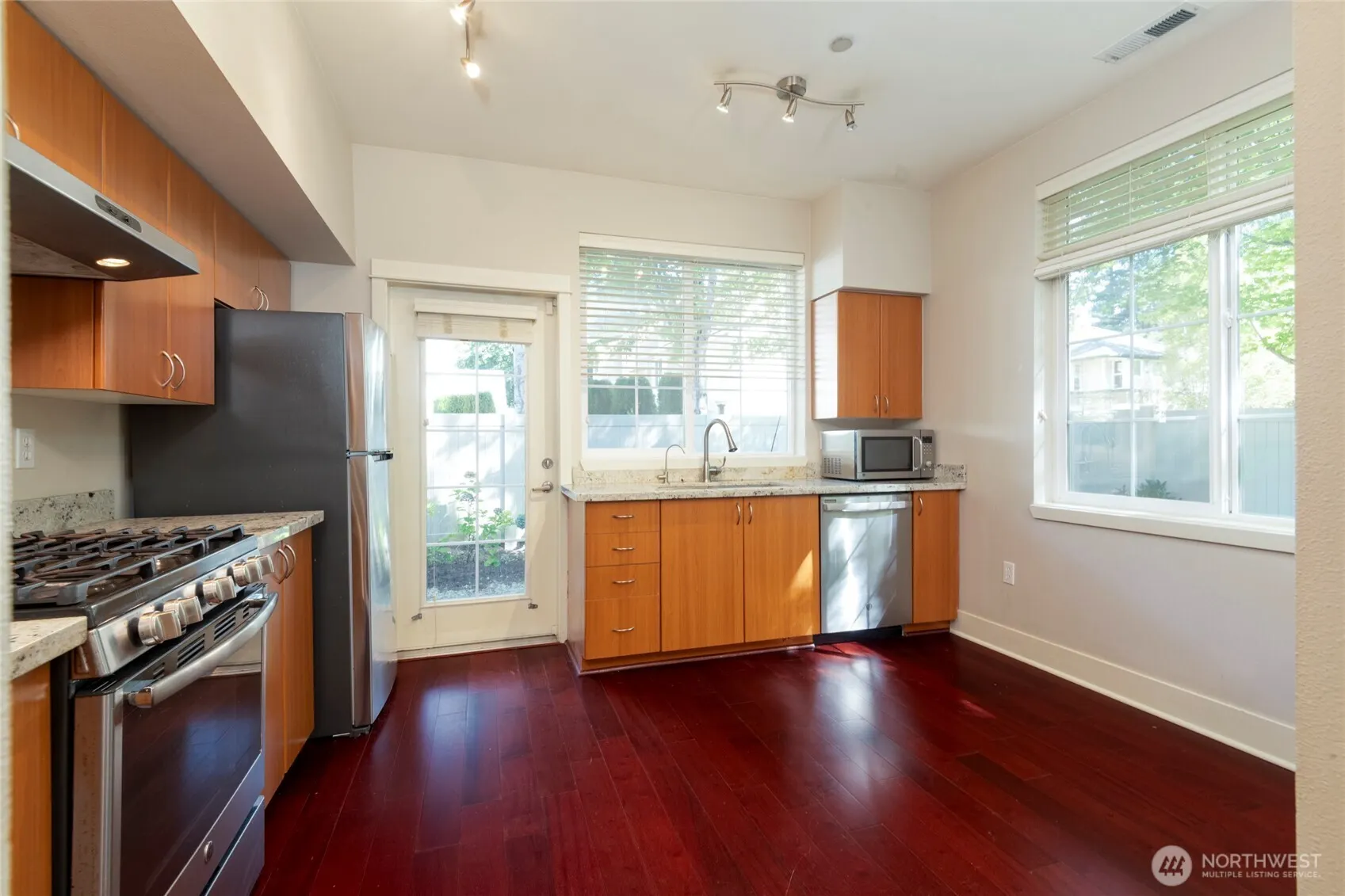 18282 NE 97th Way #105, Redmond, WA 98052