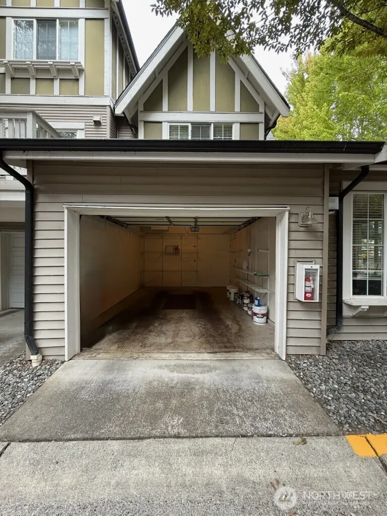 18282 NE 97th Way #105, Redmond, WA 98052