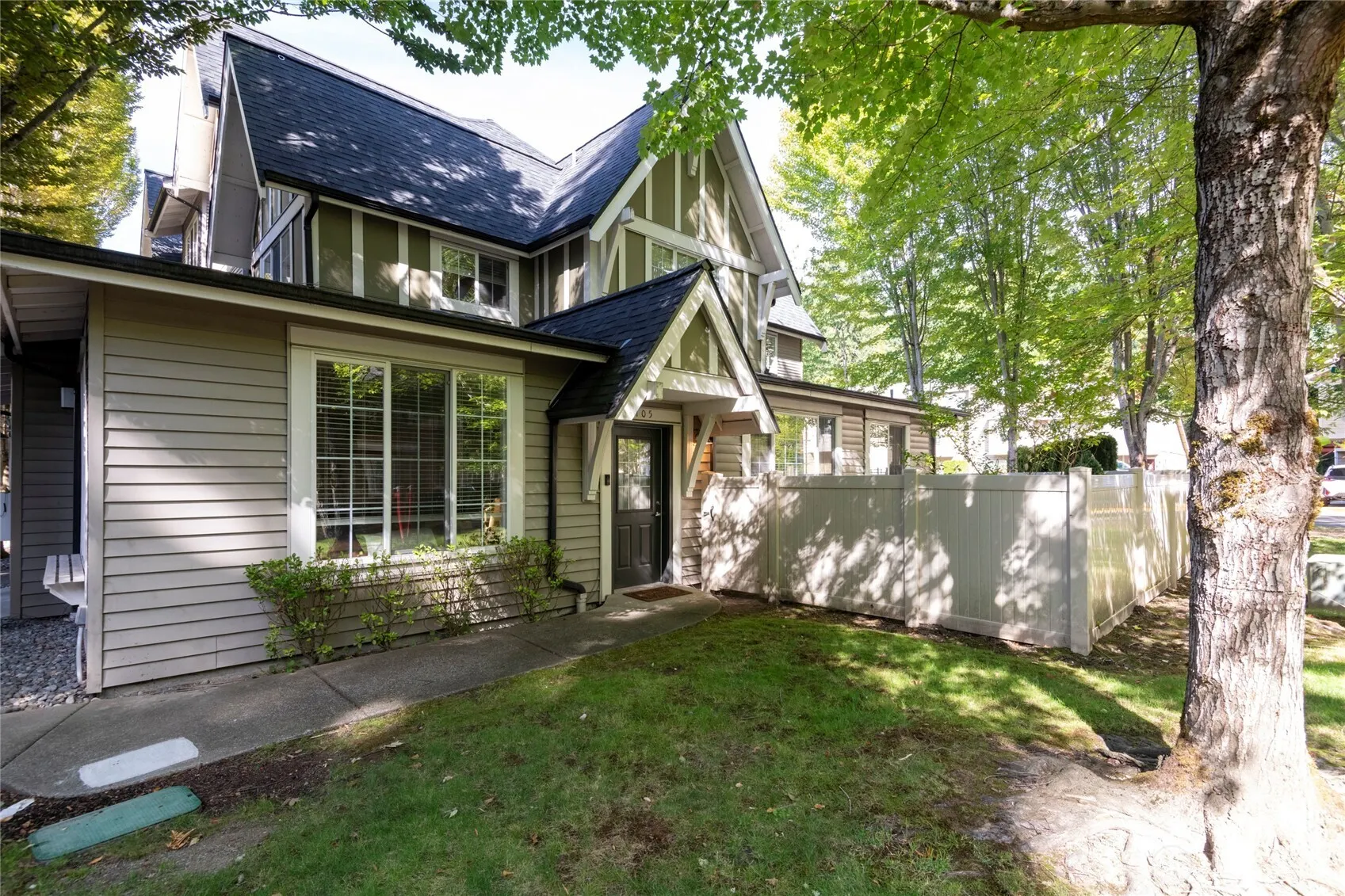 18282 NE 97th Way #105, Redmond, WA 98052