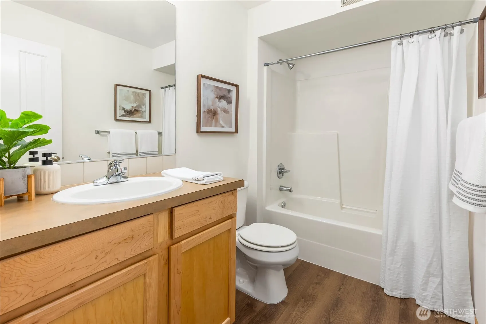 1981 24th Avenue NE #202, Issaquah, WA 98029