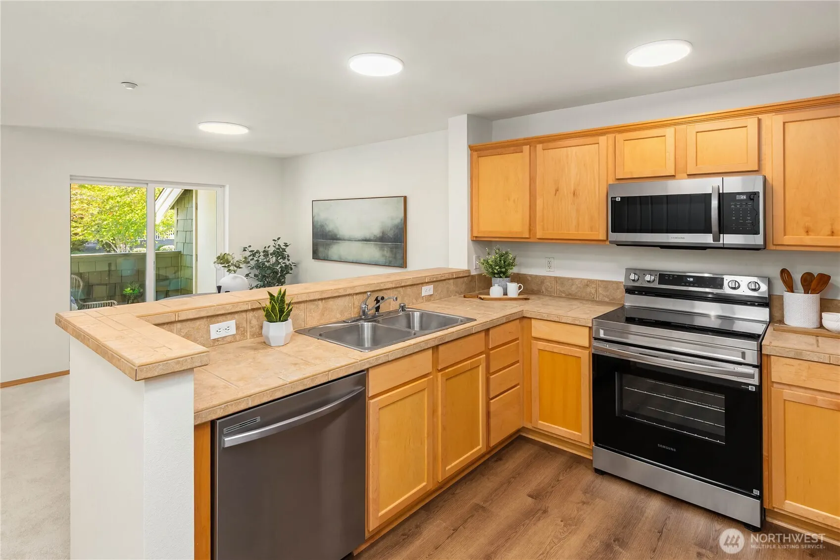 1981 24th Avenue NE #202, Issaquah, WA 98029
