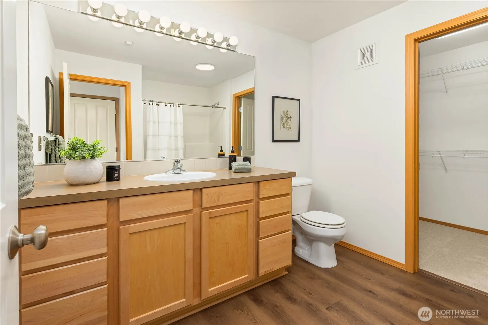 1981 24th Avenue NE #202, Issaquah, WA 98029