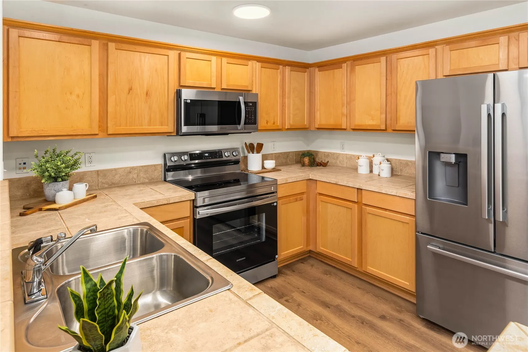 1981 24th Avenue NE #202, Issaquah, WA 98029