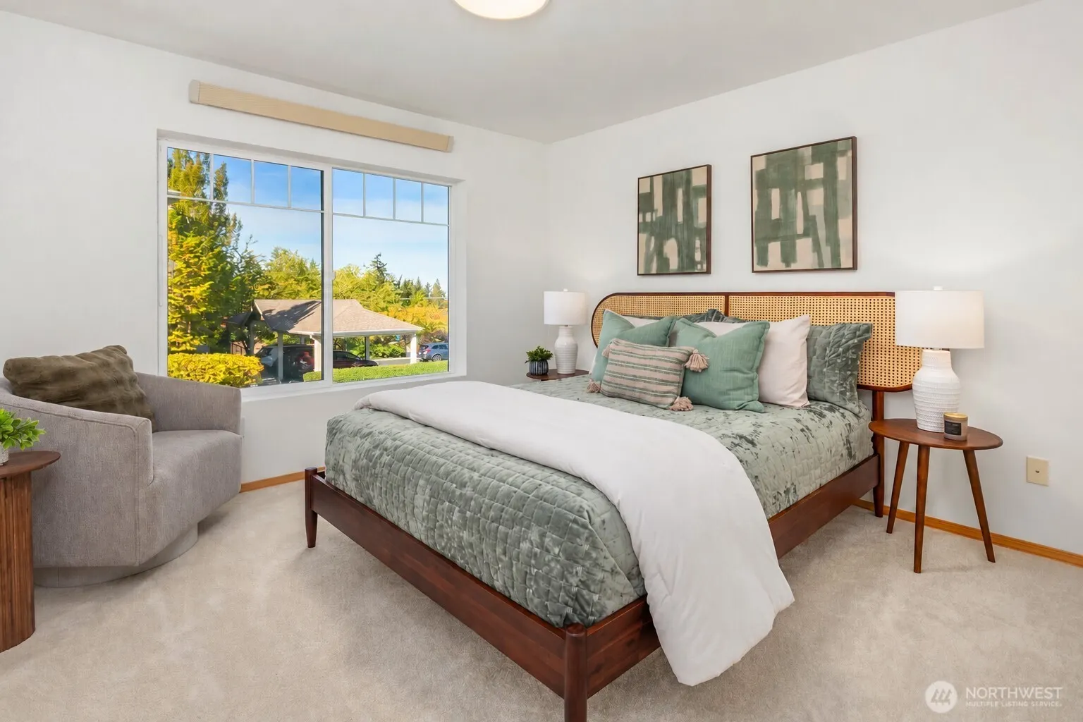 1981 24th Avenue NE #202, Issaquah, WA 98029