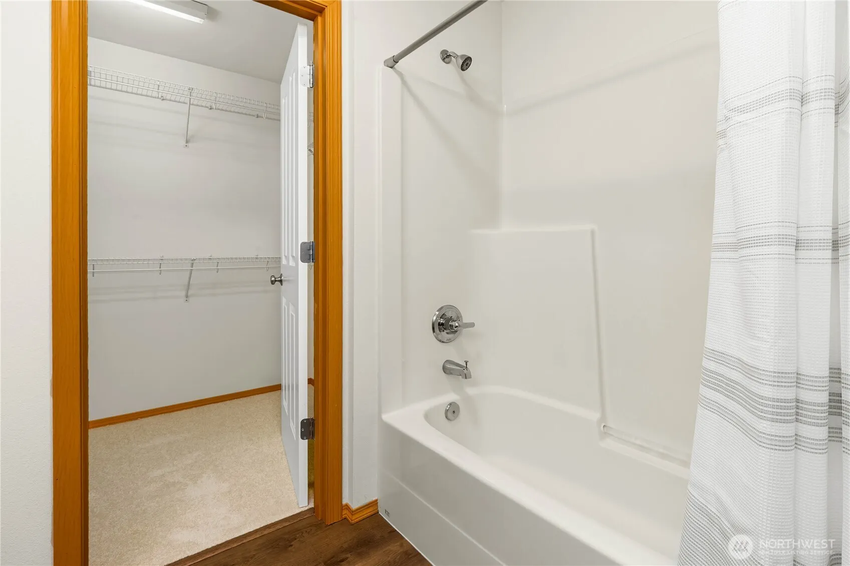 1981 24th Avenue NE #202, Issaquah, WA 98029