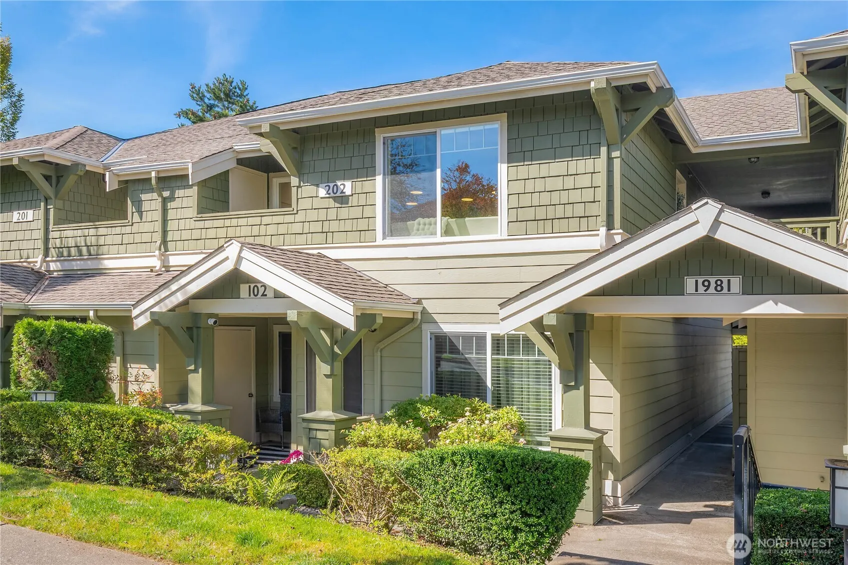 1981 24th Avenue NE #202, Issaquah, WA 98029