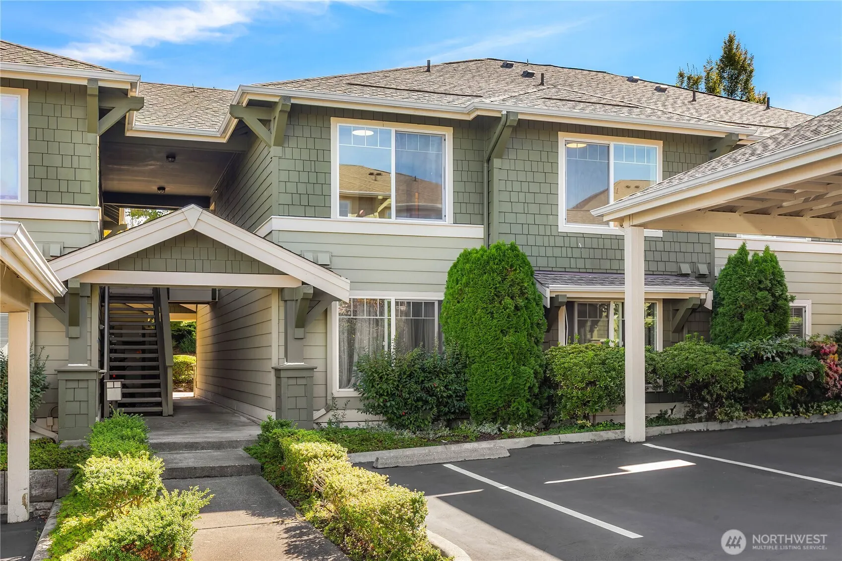1981 24th Avenue NE #202, Issaquah, WA 98029