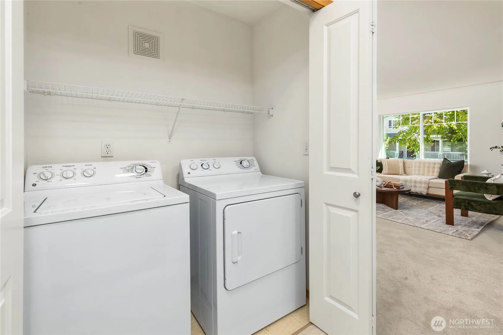 1981 24th Avenue NE #202, Issaquah, WA 98029