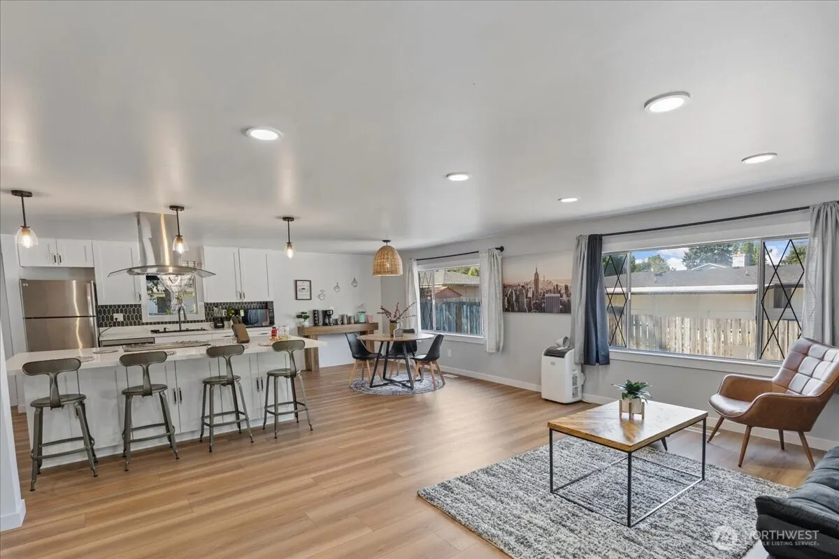 18033 116th Avenue SE, Renton, WA 98058