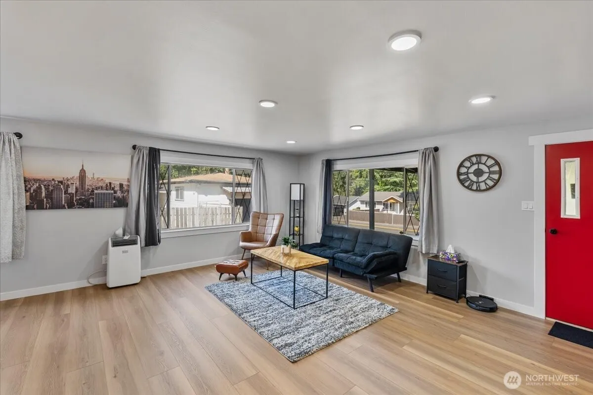 18033 116th Avenue SE, Renton, WA 98058