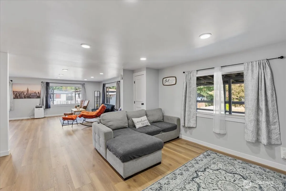 18033 116th Avenue SE, Renton, WA 98058