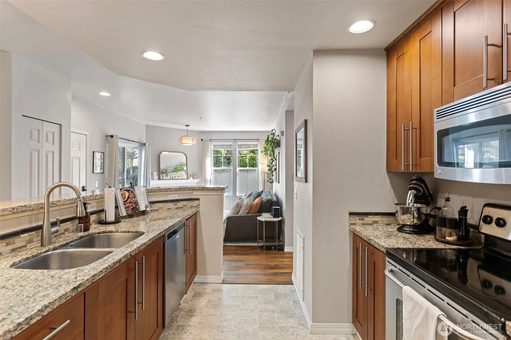 2034 Newport Way NW #11-1, Issaquah, WA 98027