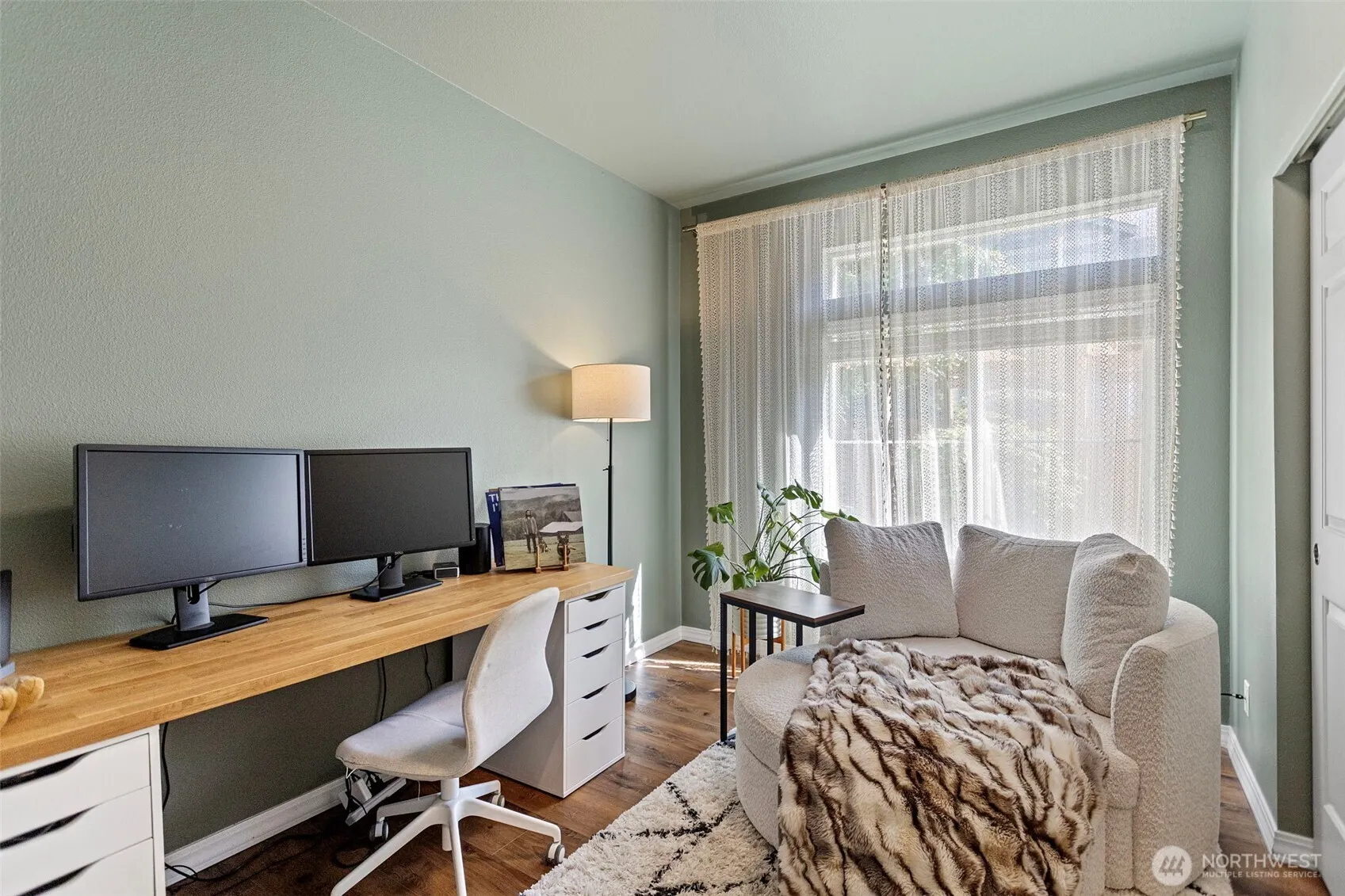 2034 Newport Way NW #11-1, Issaquah, WA 98027