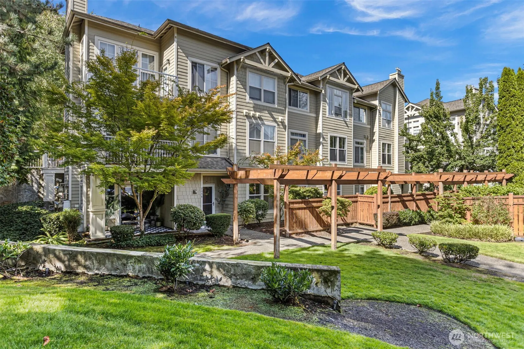 2034 Newport Way NW #11-1, Issaquah, WA 98027