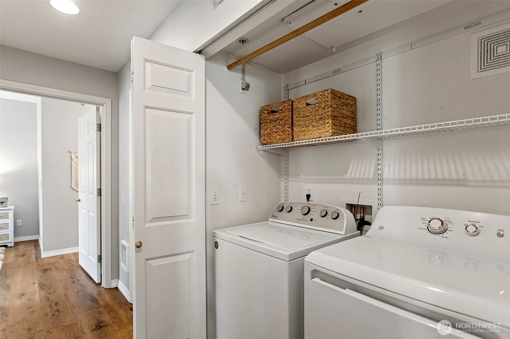 2034 Newport Way NW #11-1, Issaquah, WA 98027