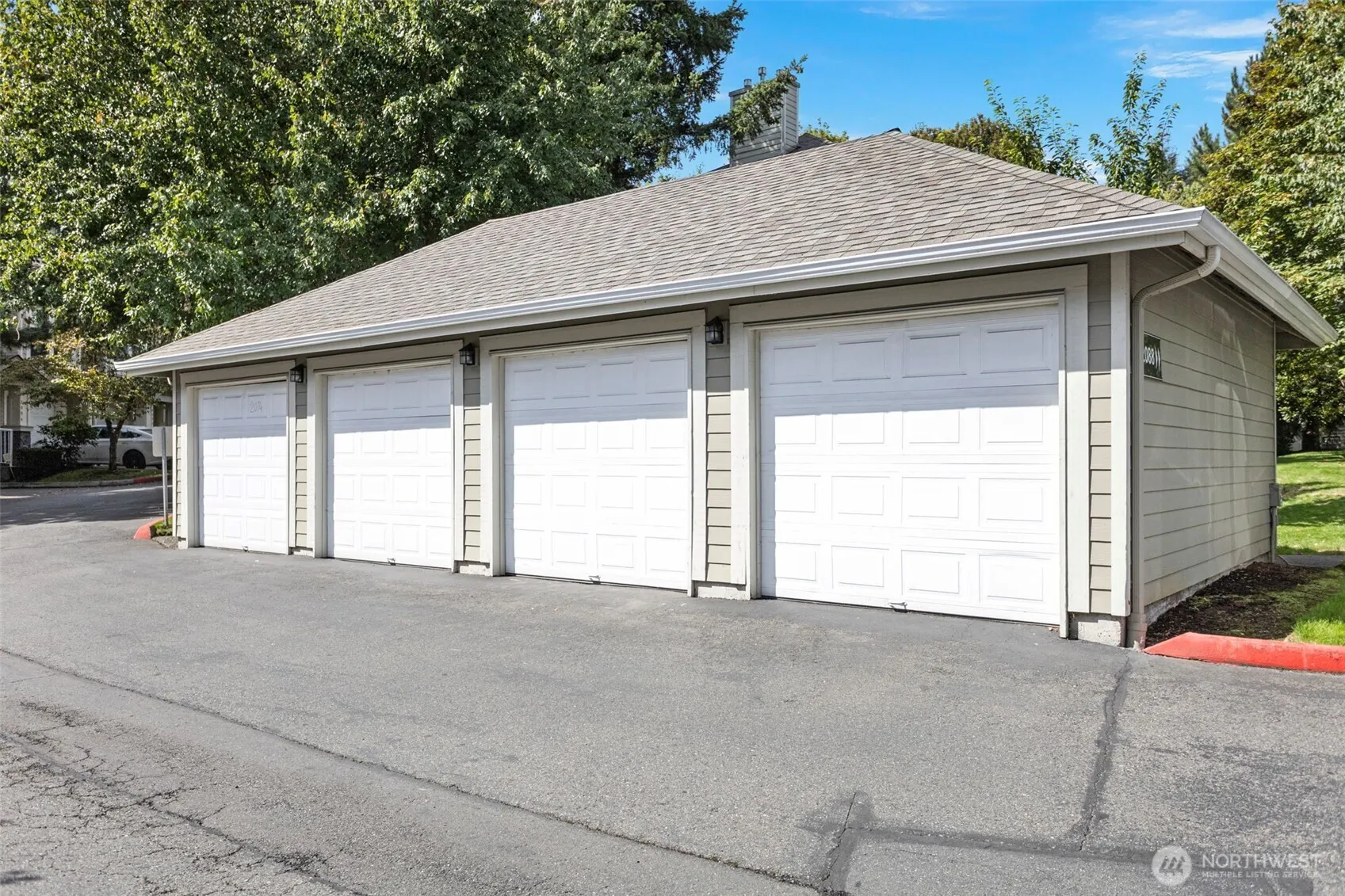 2034 Newport Way NW #11-1, Issaquah, WA 98027