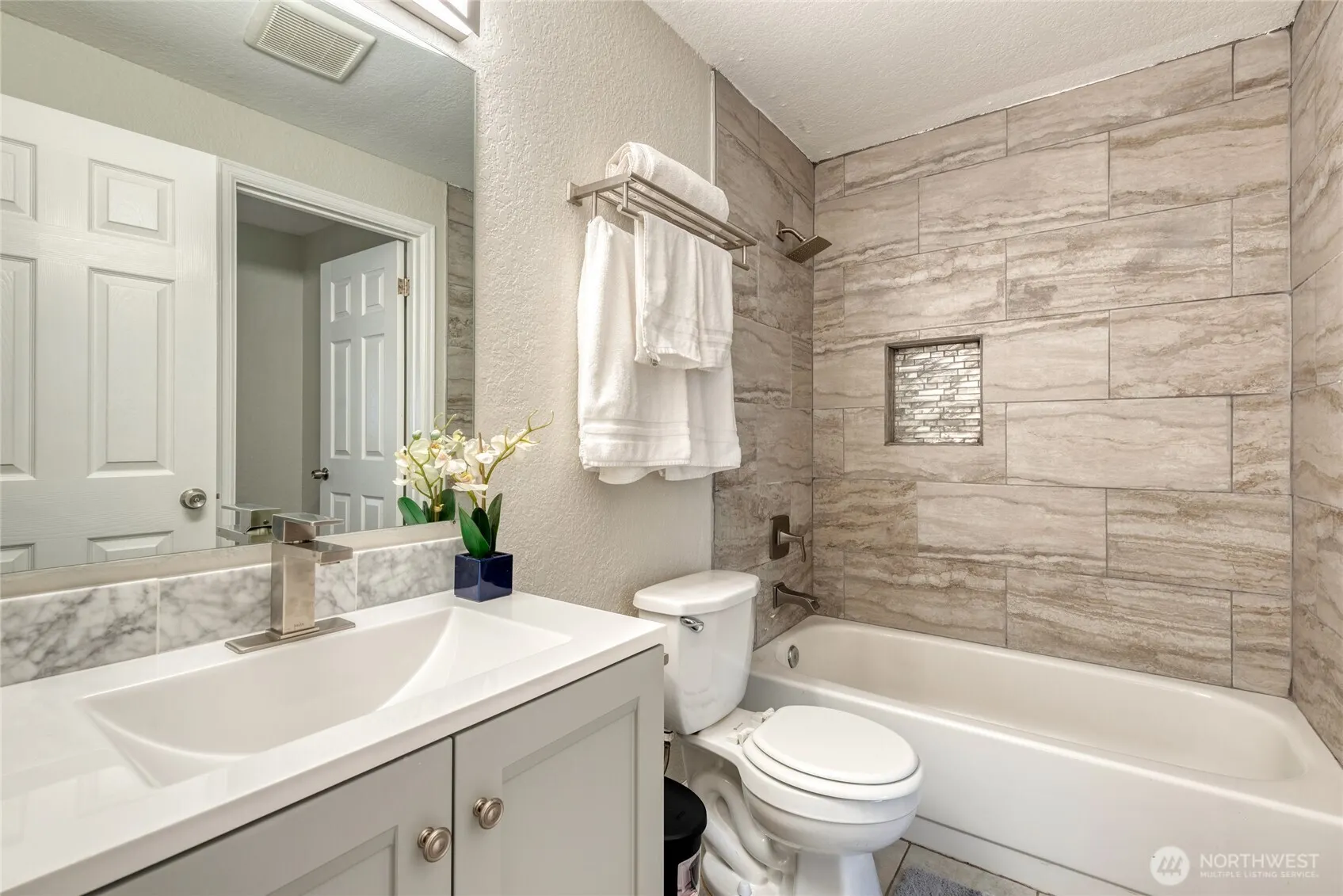 14213 Admiralty Way , Lynnwood, WA 98087