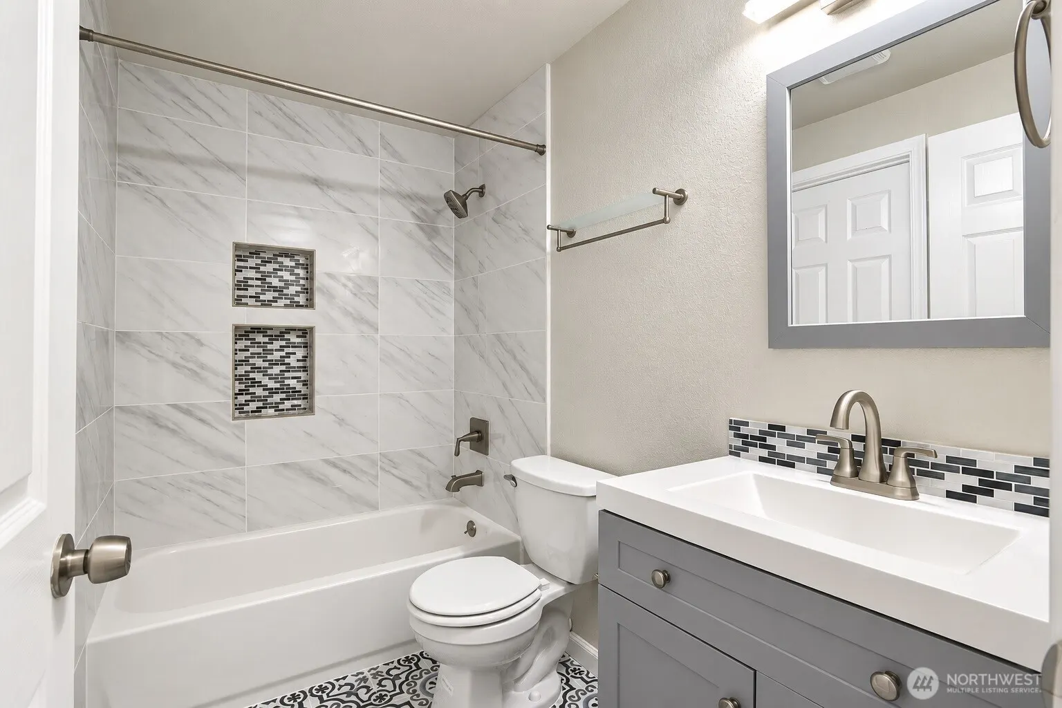 14213 Admiralty Way , Lynnwood, WA 98087
