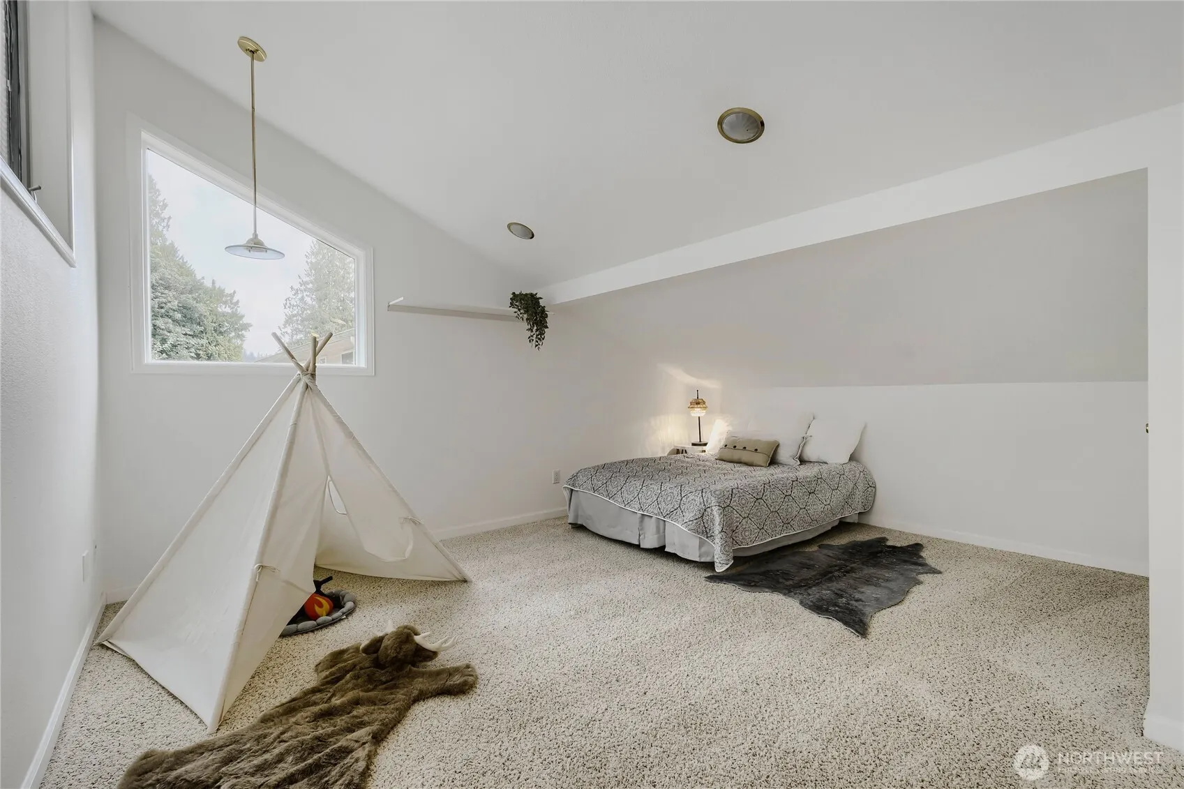 14325 102 Avenue NE, Kirkland, WA 98034
