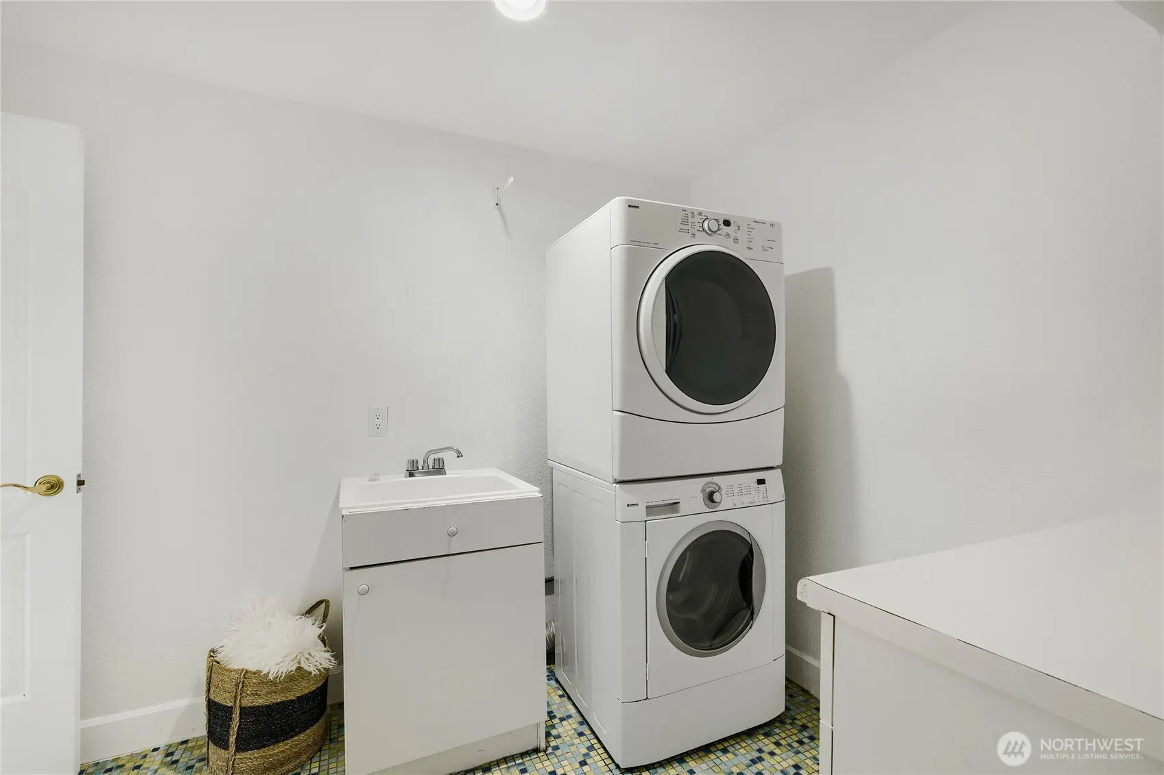 14325 102 Avenue NE, Kirkland, WA 98034