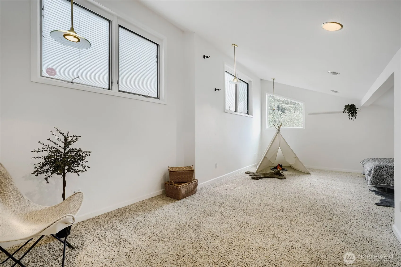 14325 102 Avenue NE, Kirkland, WA 98034