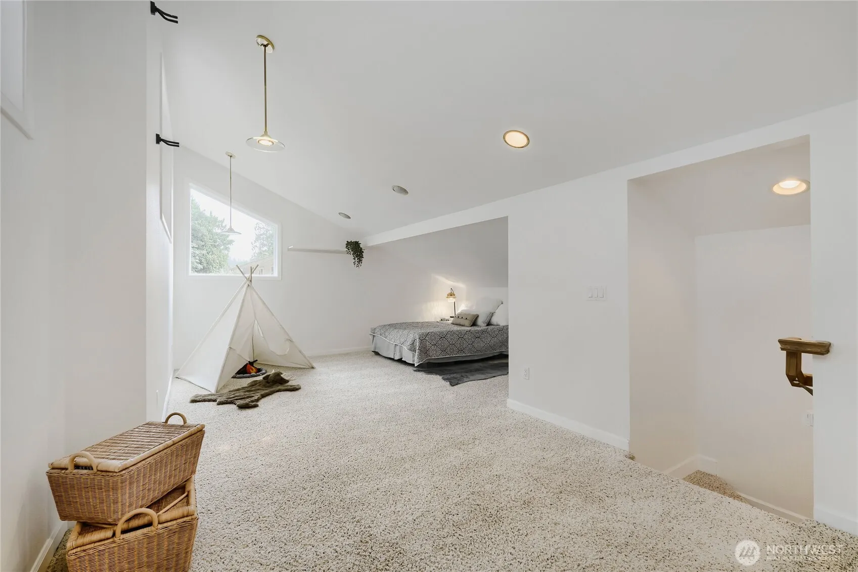 14325 102 Avenue NE, Kirkland, WA 98034