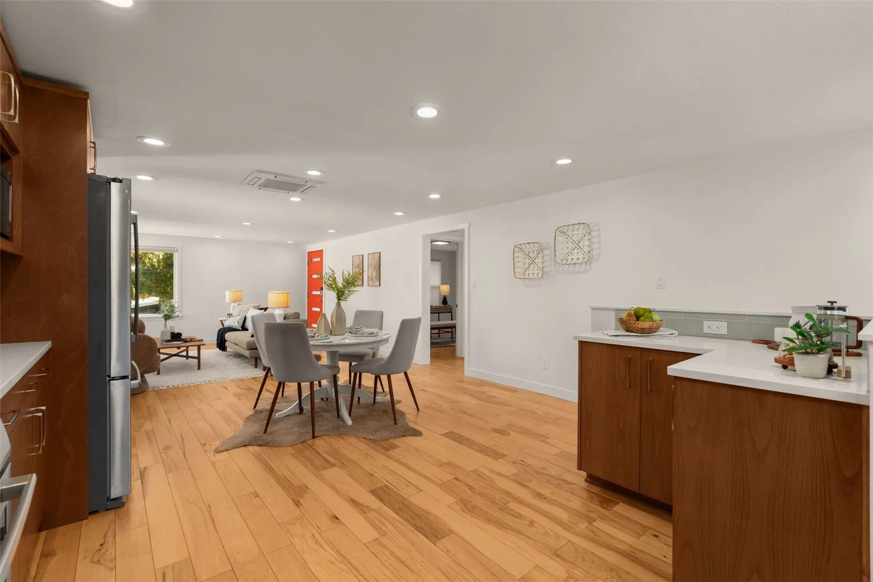 9215 8th Avenue NW, Seattle, WA 98117