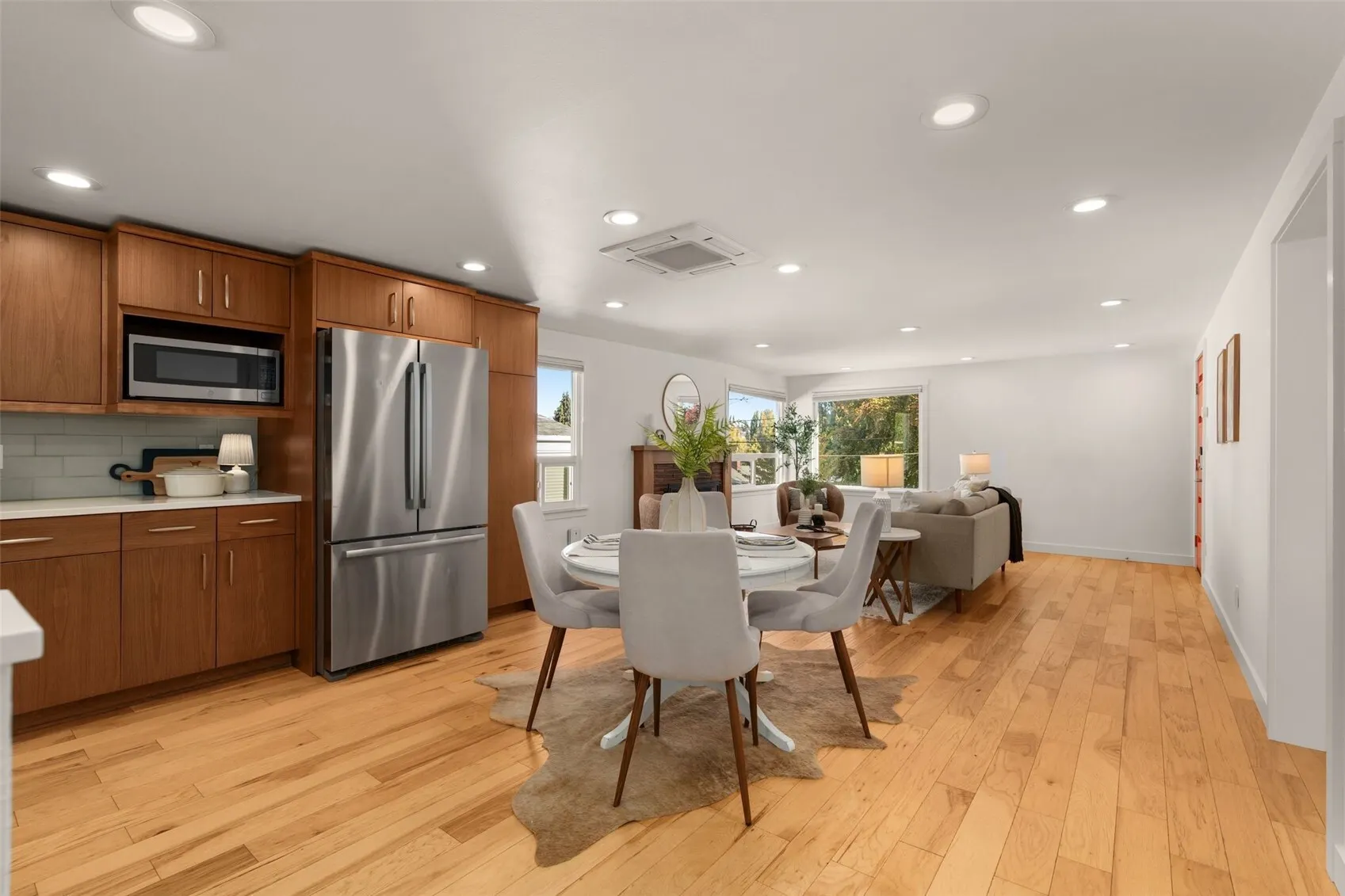 9215 8th Avenue NW, Seattle, WA 98117