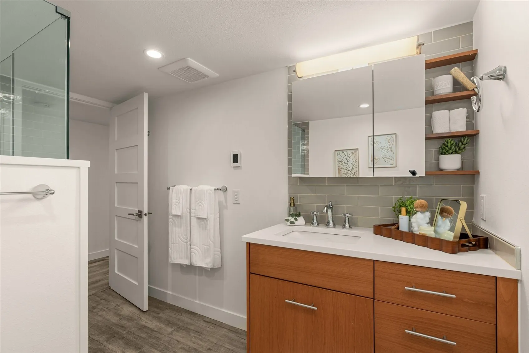 9215 8th Avenue NW, Seattle, WA 98117
