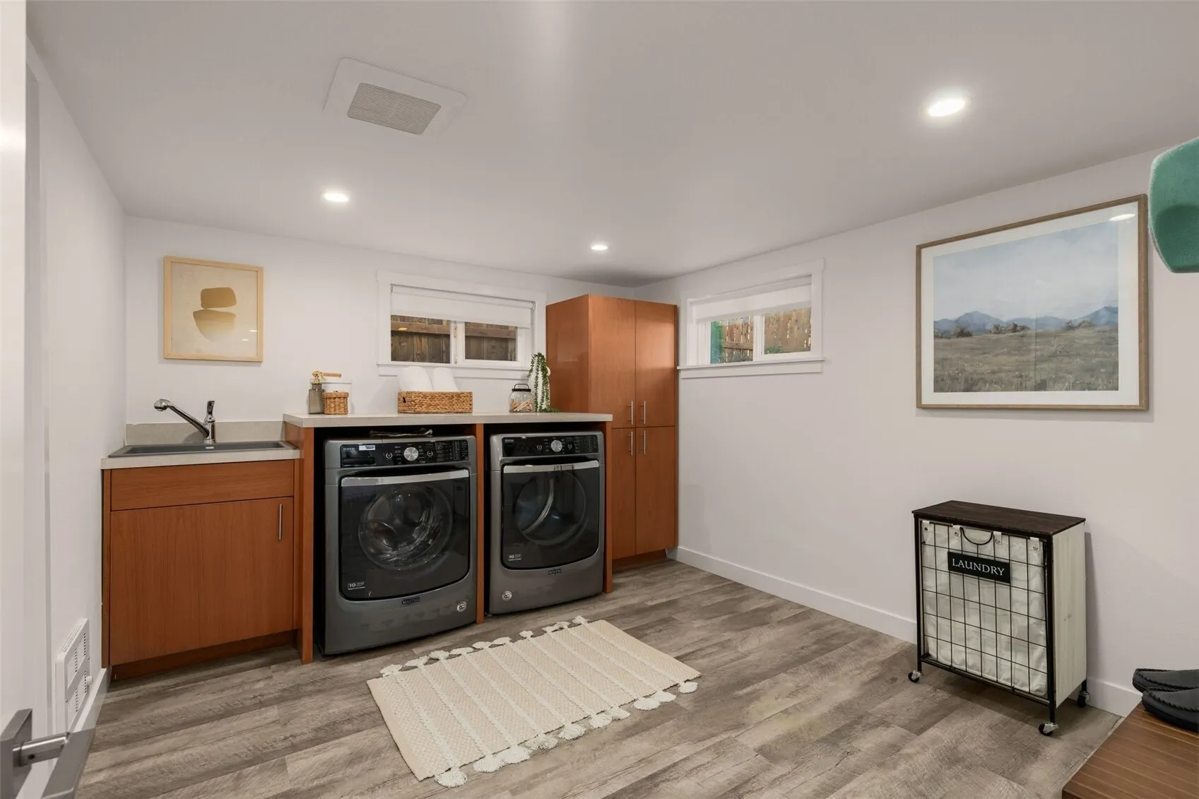 9215 8th Avenue NW, Seattle, WA 98117