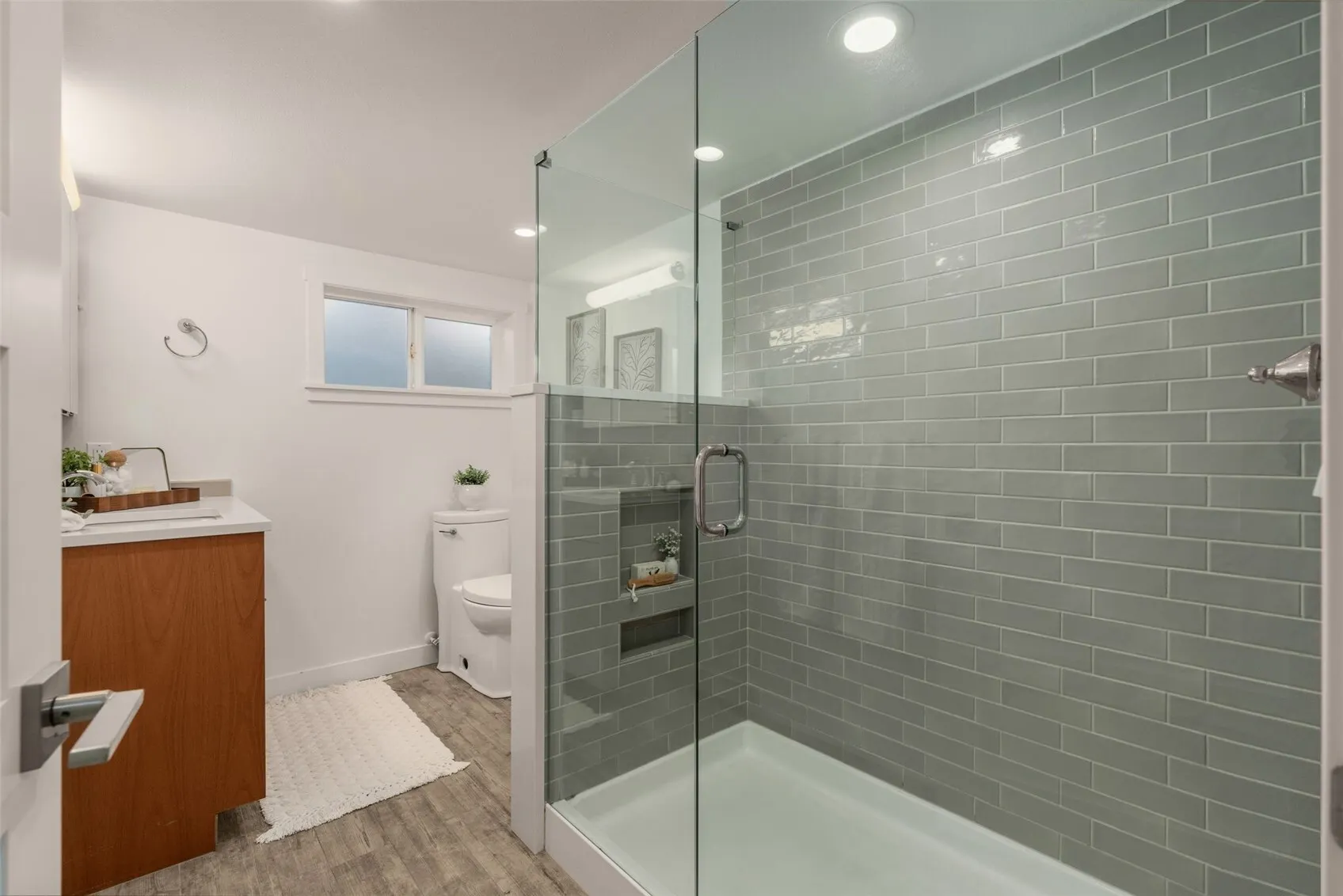 9215 8th Avenue NW, Seattle, WA 98117