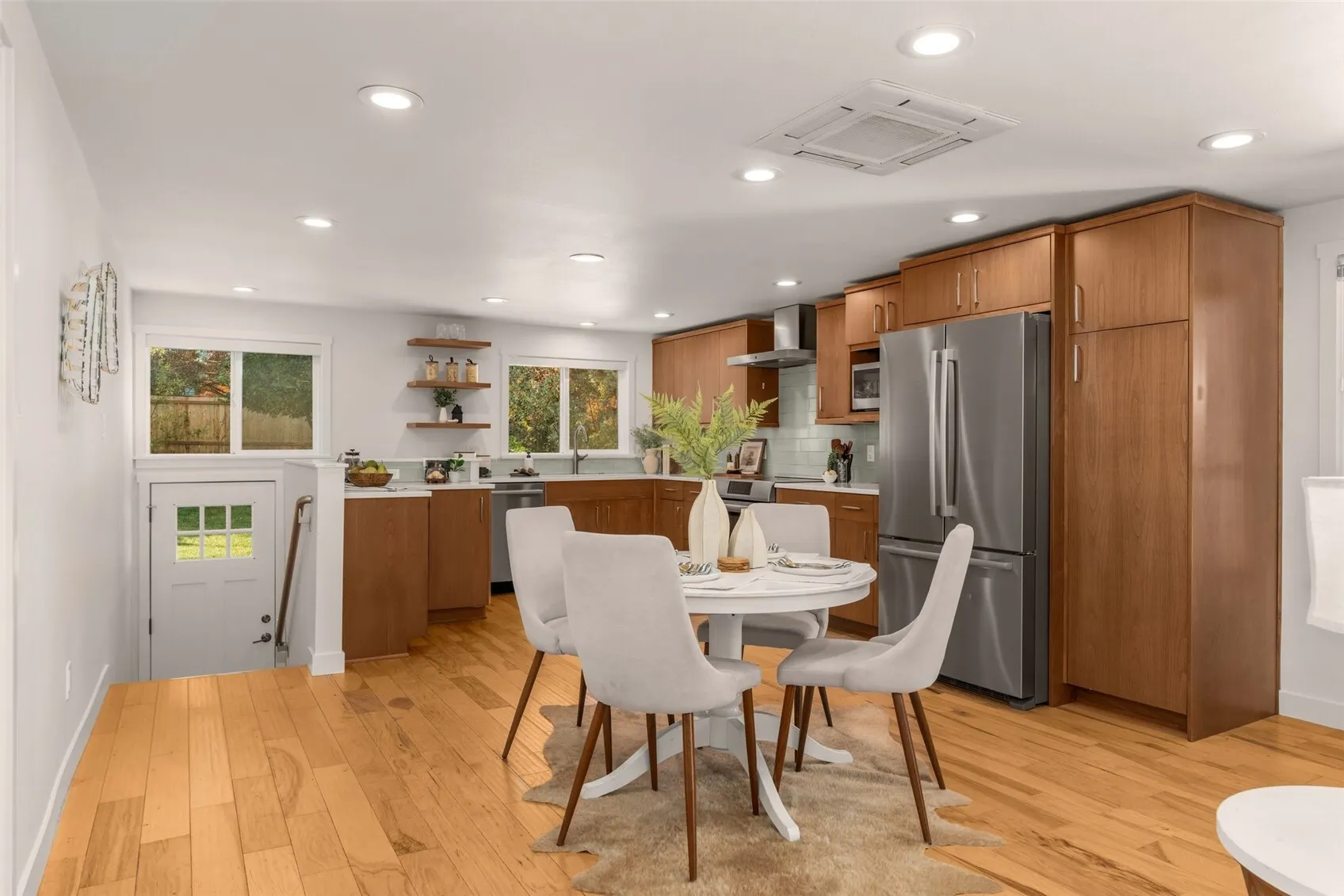 9215 8th Avenue NW, Seattle, WA 98117