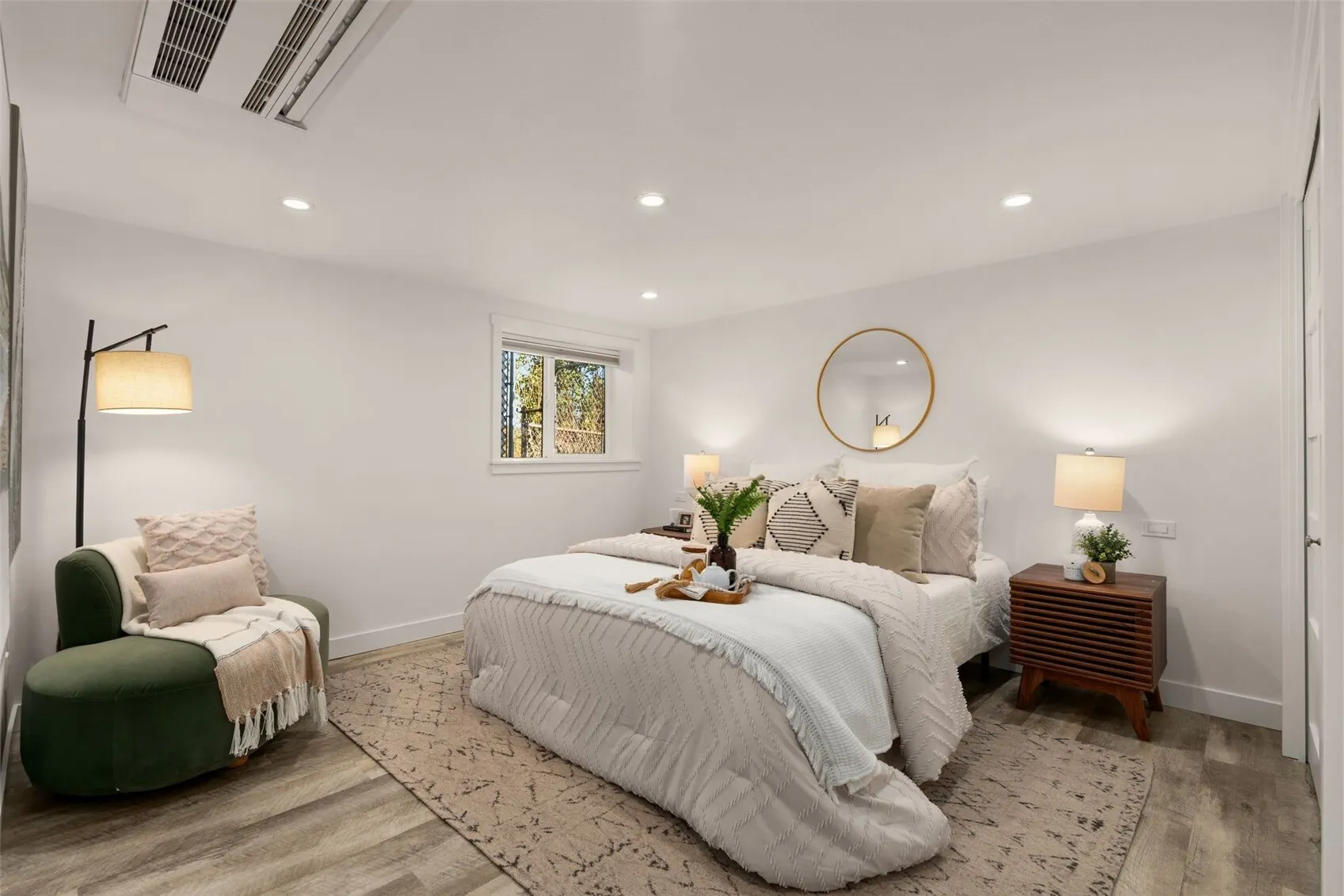 9215 8th Avenue NW, Seattle, WA 98117