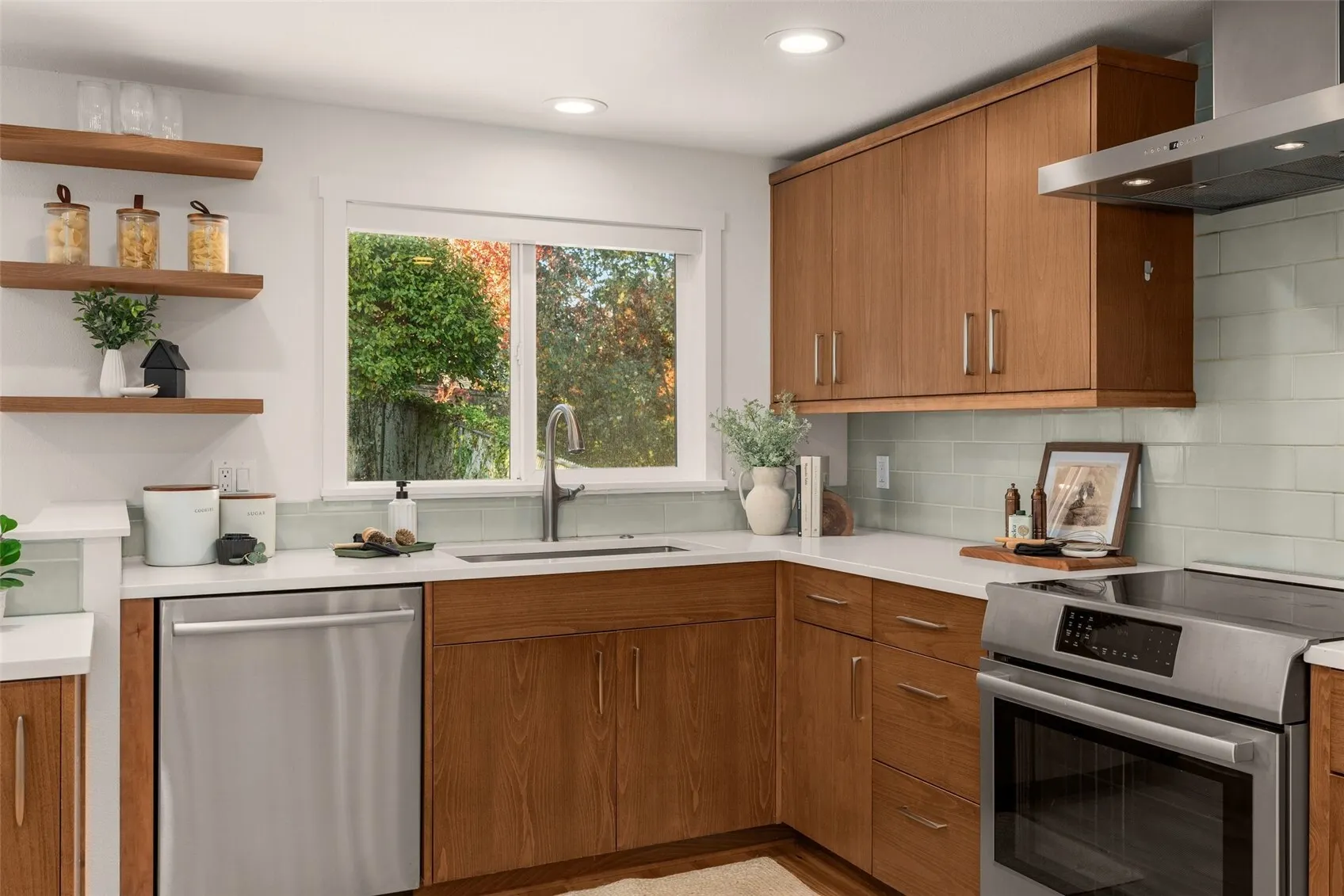 9215 8th Avenue NW, Seattle, WA 98117
