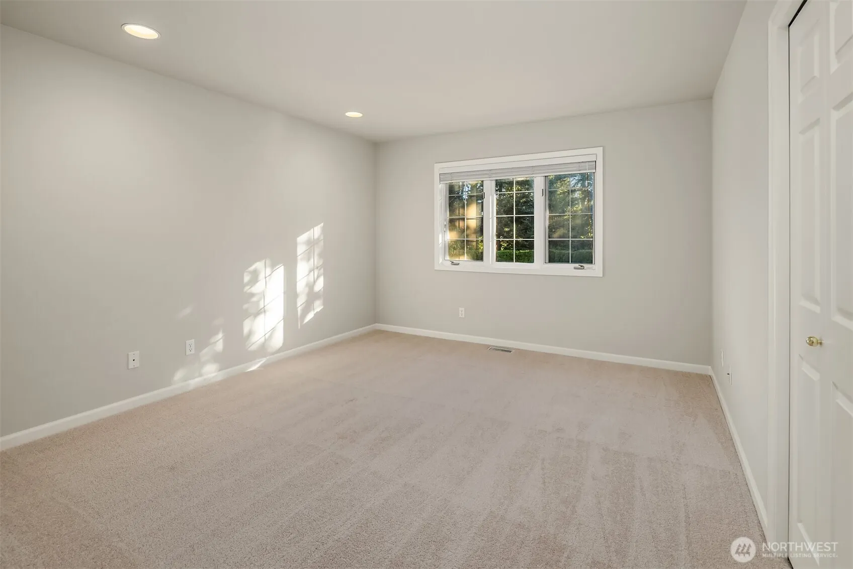 2736 258th Place SE, Sammamish, WA 98075