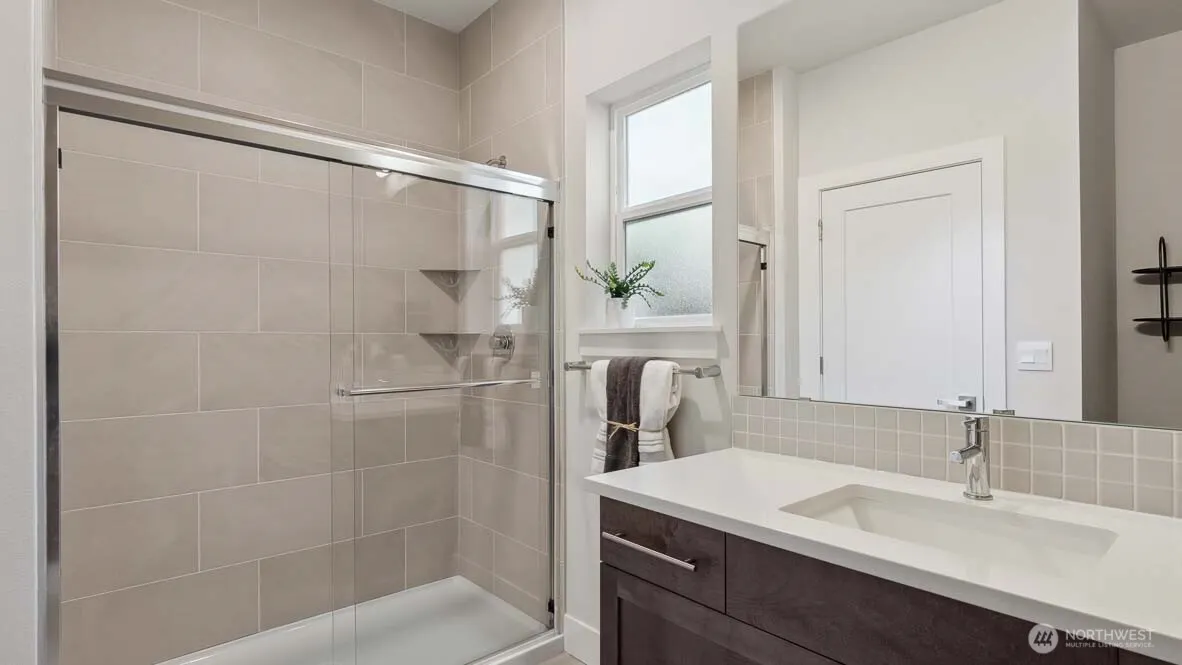 9214 NE 186th Place , Bothell, WA 98011