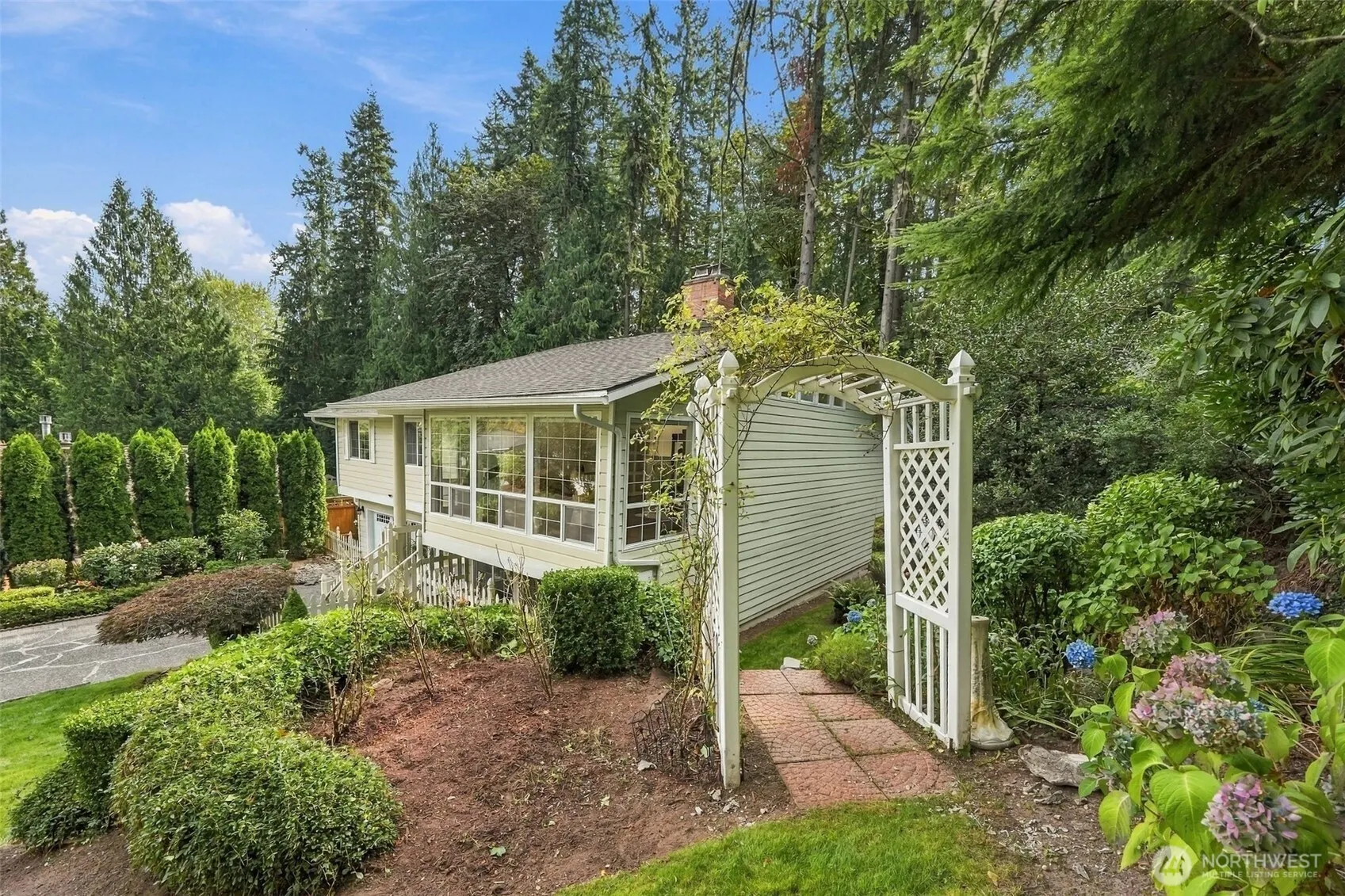 17101 NE 28th Place , Bellevue, WA 98008