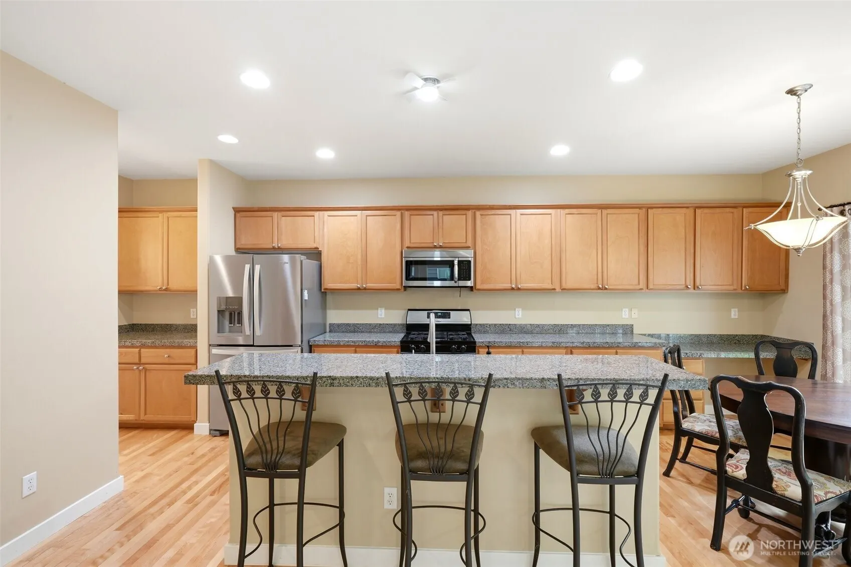 24750 NE 3rd Place , Sammamish, WA 98074