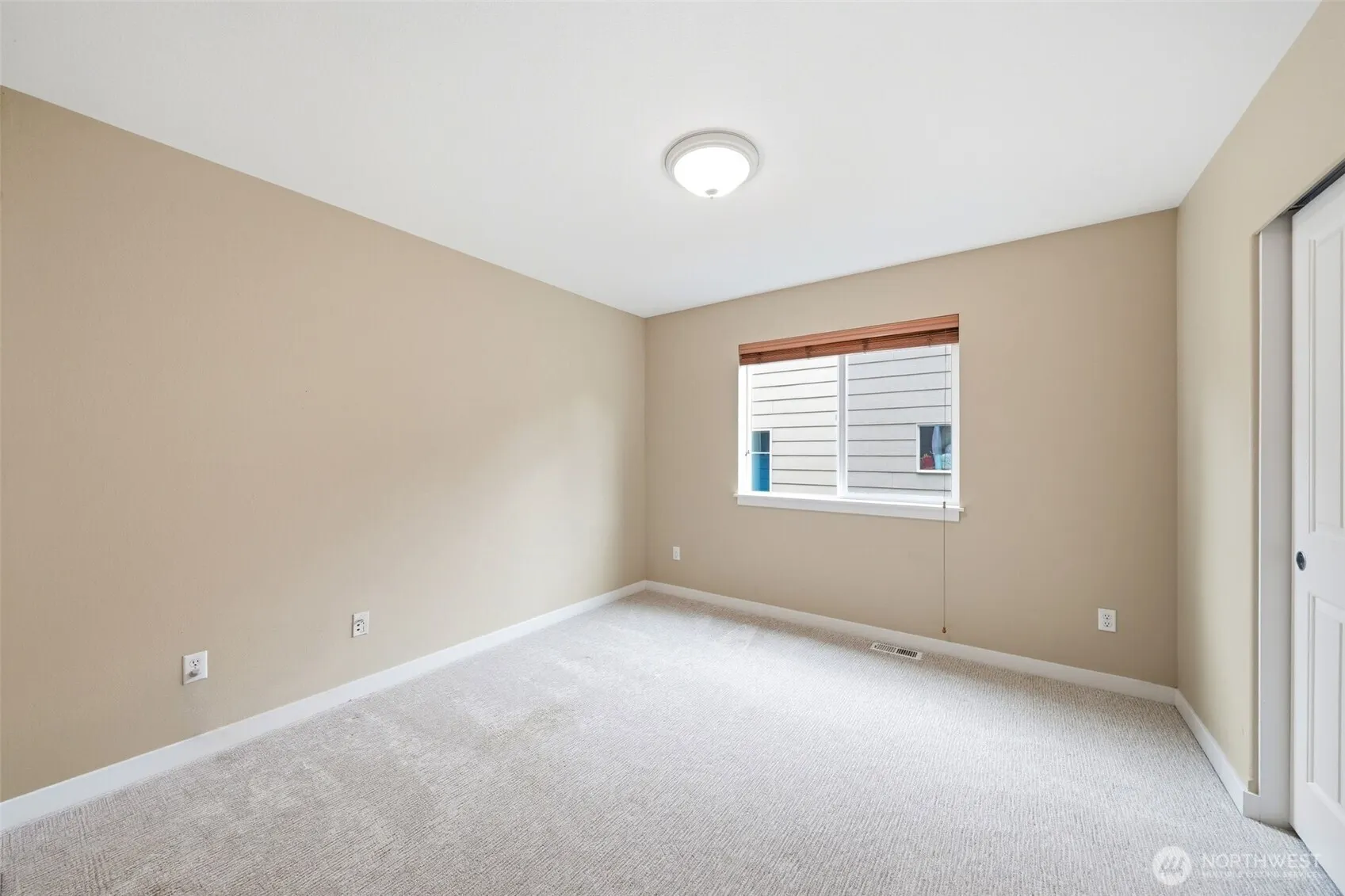 24750 NE 3rd Place , Sammamish, WA 98074