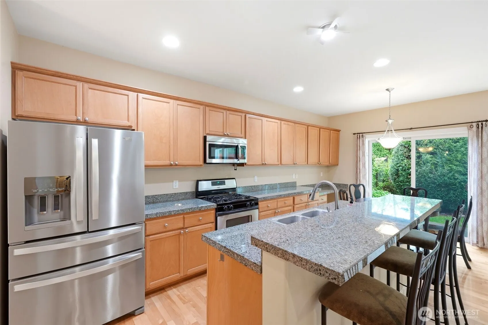 24750 NE 3rd Place , Sammamish, WA 98074