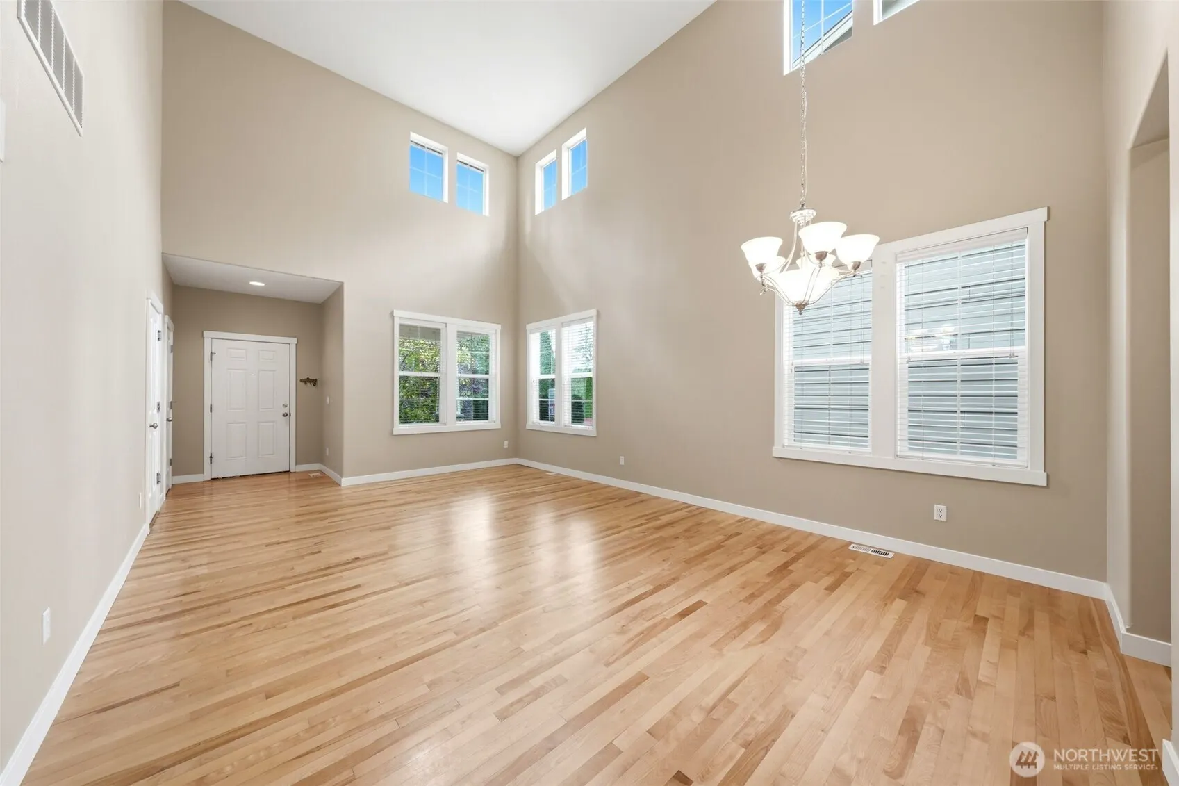24750 NE 3rd Place , Sammamish, WA 98074