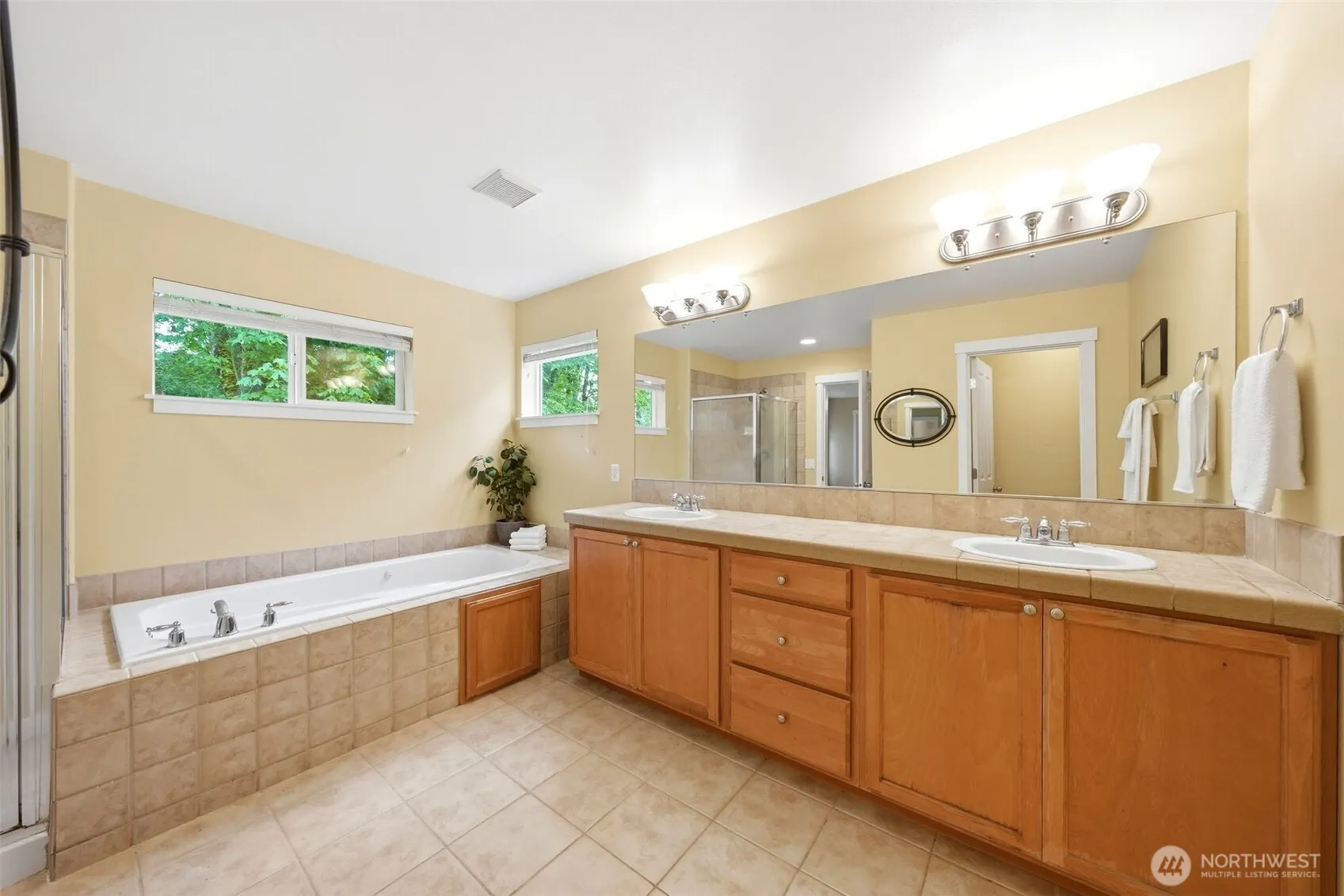 24750 NE 3rd Place , Sammamish, WA 98074
